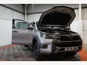 Toyota Hilux - Image 7